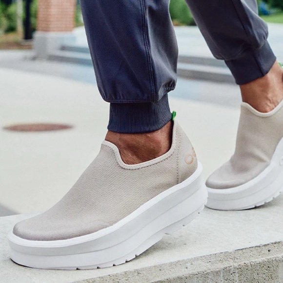 OOFOS Shoes - NIB [OOFOS] OOmega eeZee Low Comfort Recovery Slip-On Shoe in Nomad Women’s 7.5